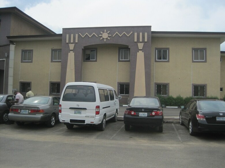 Axari Hotel & Suites