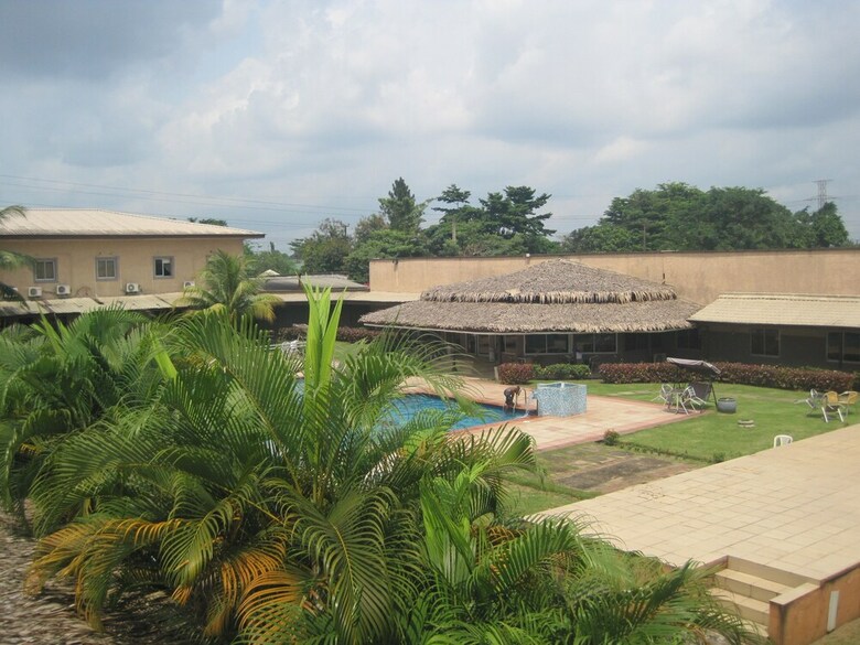 Axari Hotel & Suites