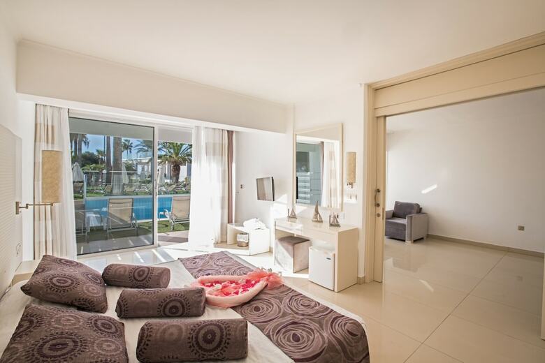 Dome Beach Hotel And Resort