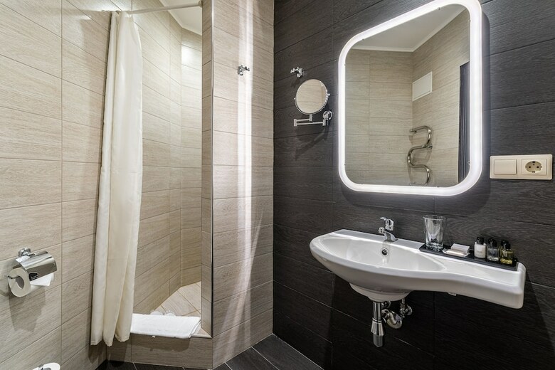 Kravt Hotel