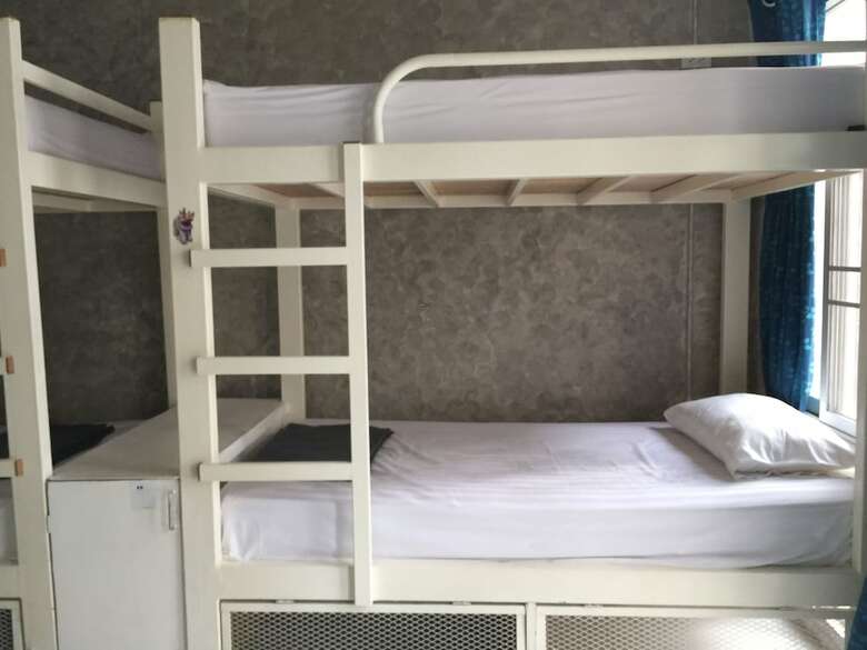 Hostal Must Be The Place