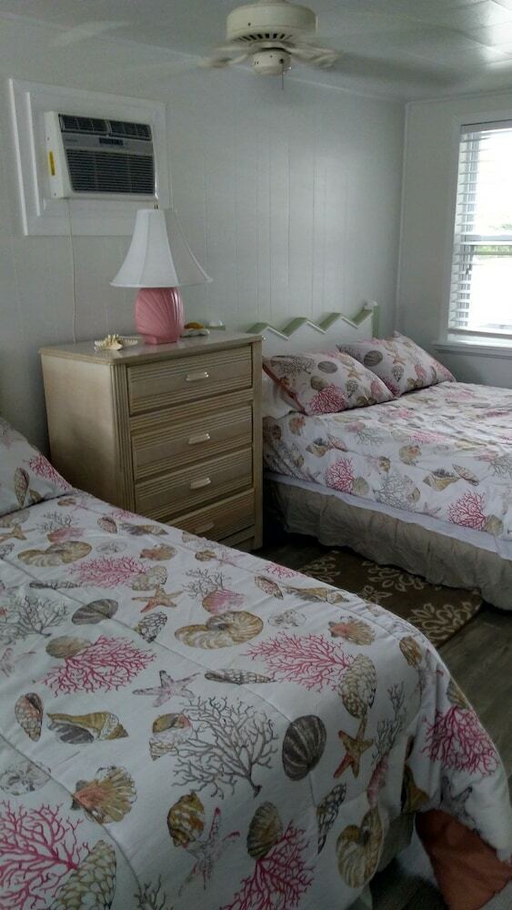 Tropical Winds Motel & Cottages