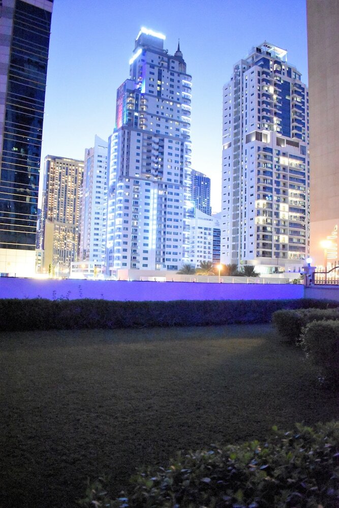 2 Bedrooms Apartment In Marina Diamond 4