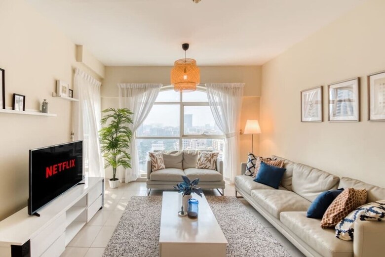 Relaxing, Chic Apartment In The Views