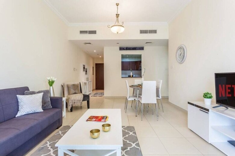 Canal Views Spacious Apartment In Business Bay