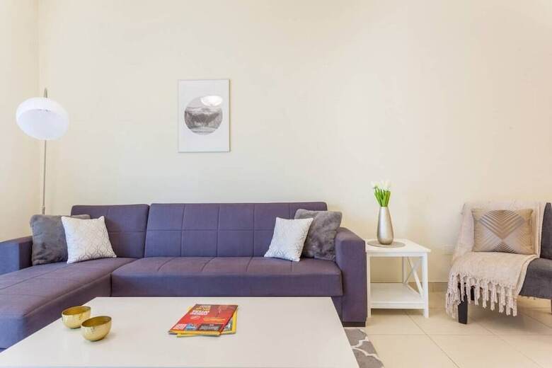 Canal Views Spacious Apartment In Business Bay