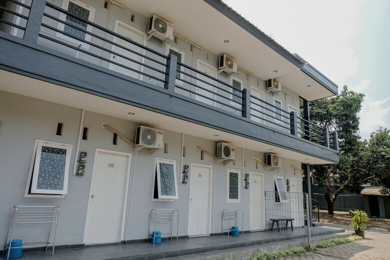 Hostal Oyo 1176 J3 Residence Syariah