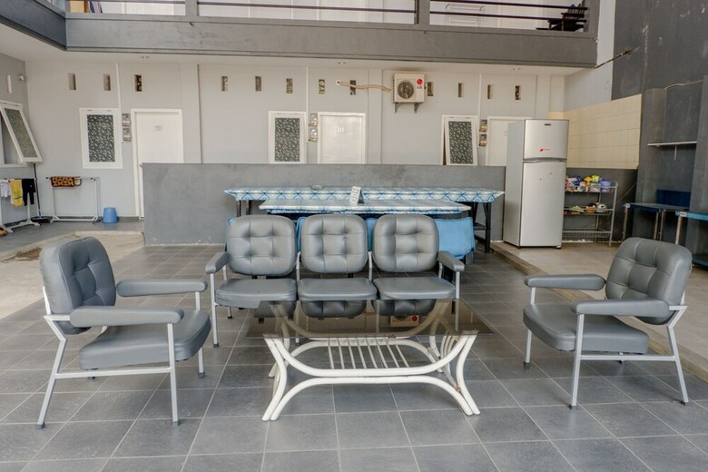 Hostal Oyo 1176 J3 Residence Syariah