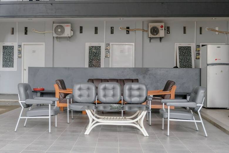 Hostal Oyo 1176 J3 Residence Syariah