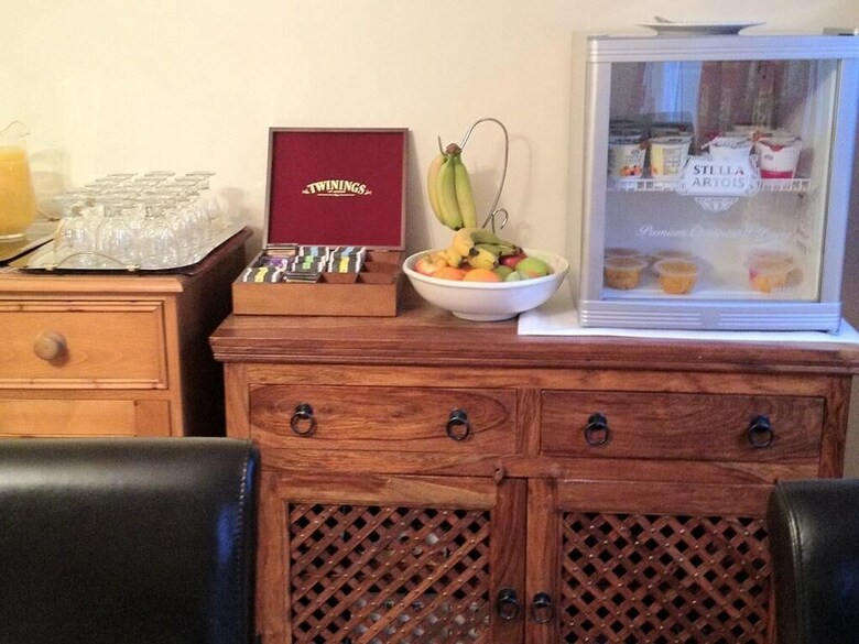Bed & Breakfast Home From Home Guest House
