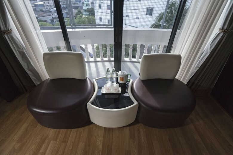 Kiss Gardenhome Chic Hotel
