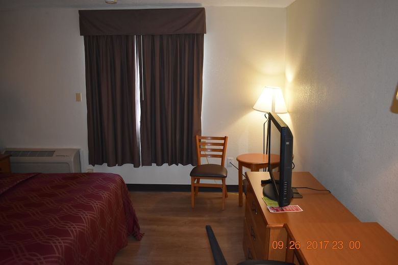 Hotel Skybridge Inn & Suites
