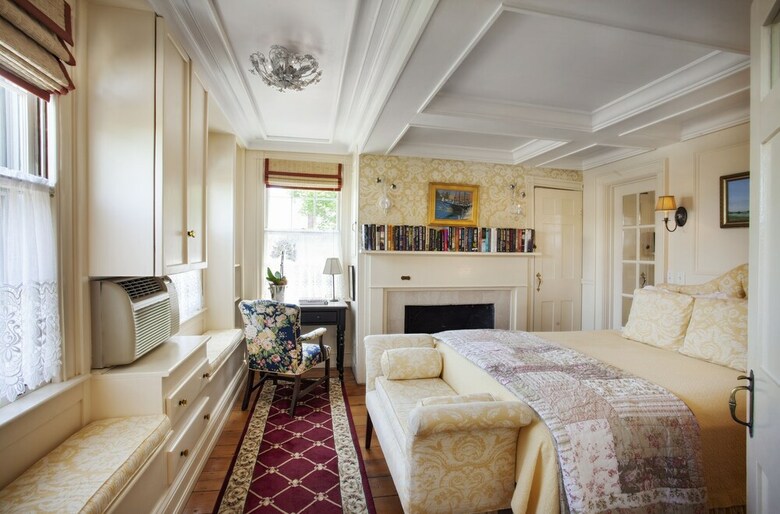Bed & Breakfast Life House, Cliff Road