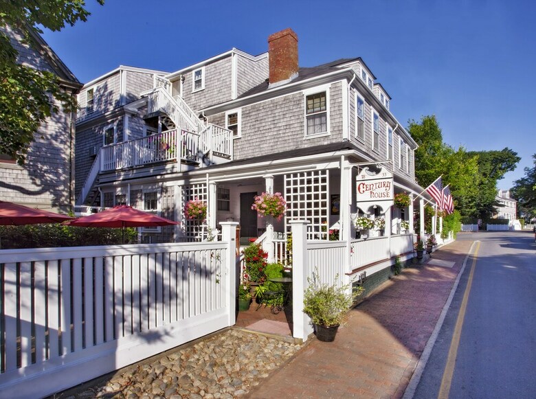 Bed & Breakfast Life House, Cliff Road