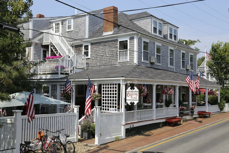 Bed & Breakfast Life House, Cliff Road