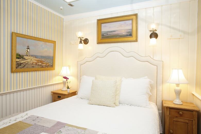 Bed & Breakfast Life House, Cliff Road