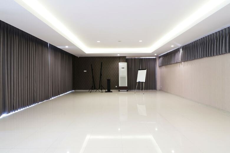 Dewarna Hotel & Convention