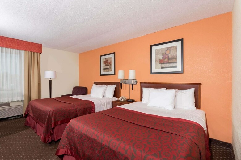 Hotel Days Inn & Suites By Wyndham Bloomington/normal Il