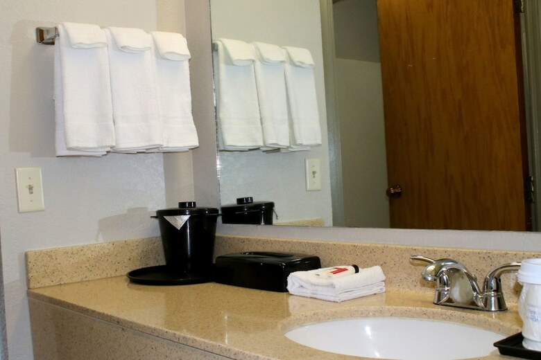 Hotel Days Inn & Suites By Wyndham Bloomington/normal Il