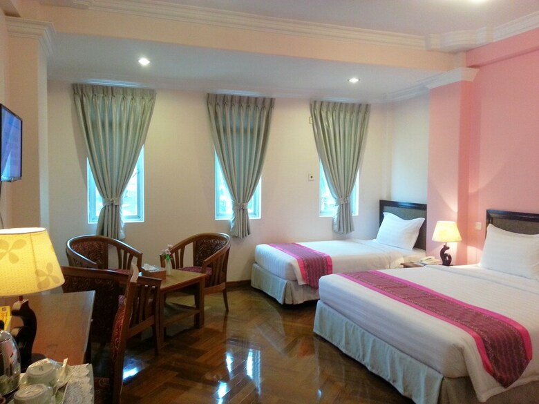 Grand Laurel Hotel