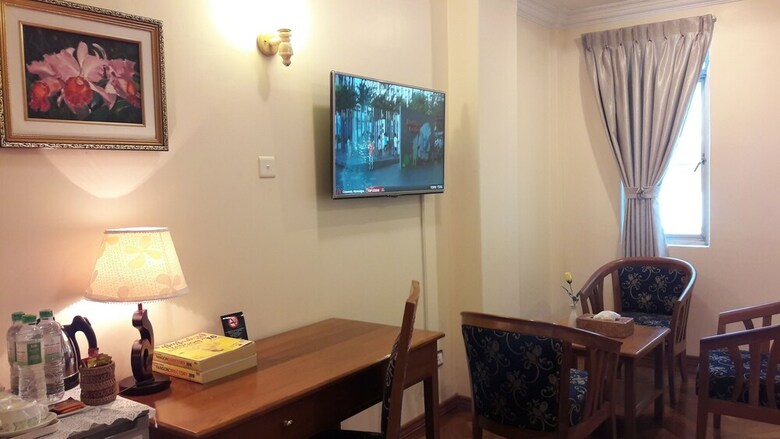 Grand Laurel Hotel