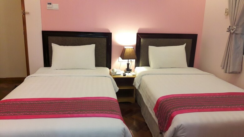 Grand Laurel Hotel