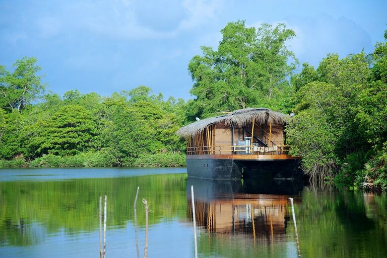 Yathra Houseboat By Jetwing