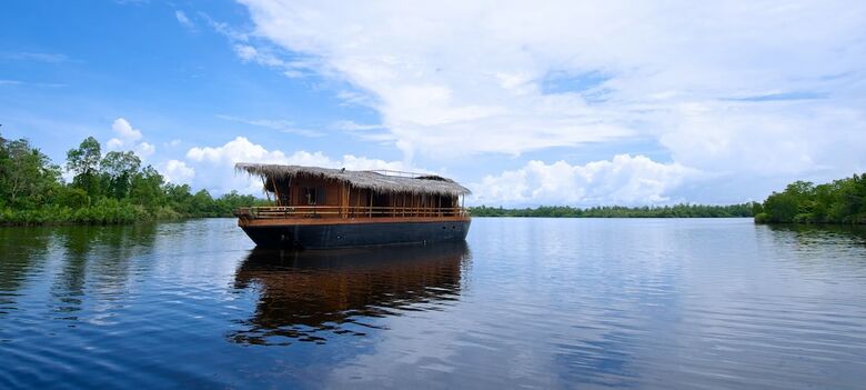 Yathra Houseboat By Jetwing