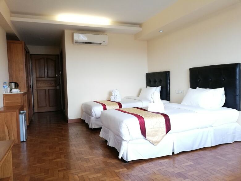 Queen's Park Hotel