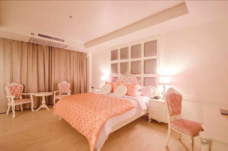 Alvarez Hotel