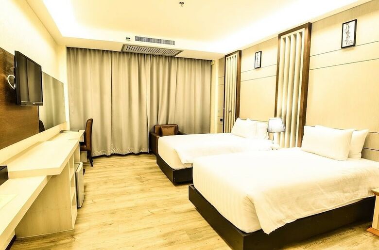 Alvarez Hotel