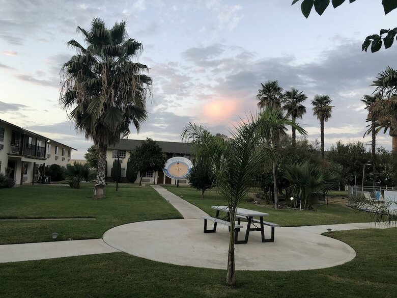 Motel 99 Palms Inn & Suites