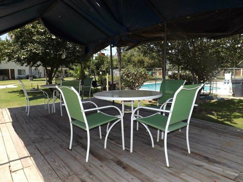 Motel 99 Palms Inn & Suites