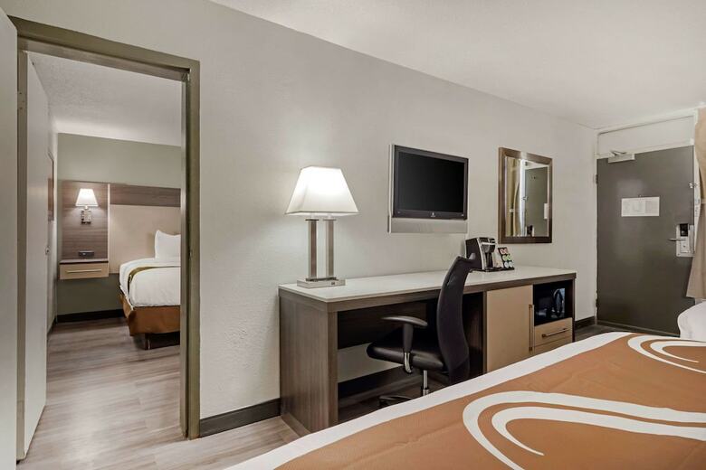Hotel Quality Inn & Suites