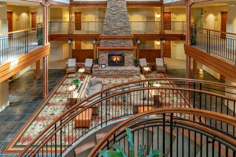 Hotel Avila Village Inn