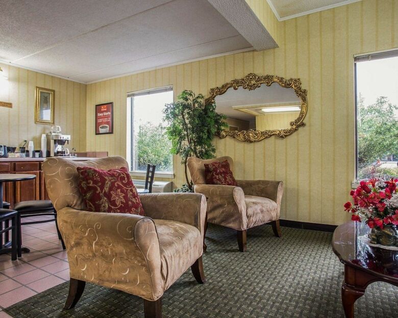 Motel Econo Lodge Inn & Suites