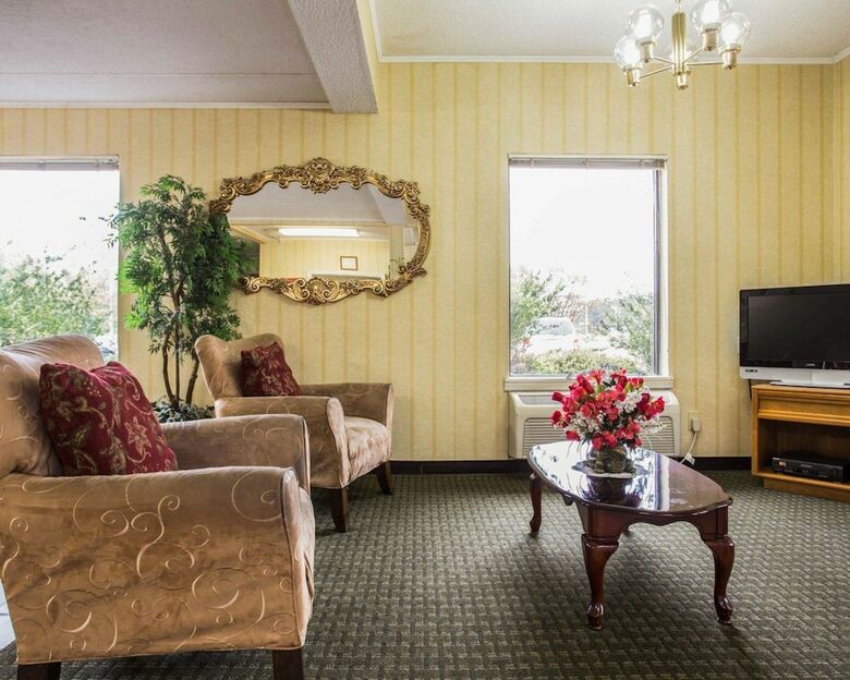 Motel Econo Lodge Inn & Suites