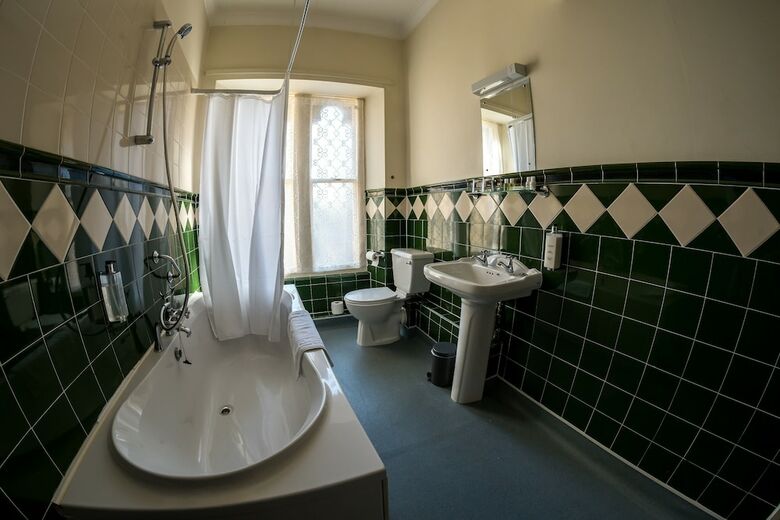 Hotel Farnley Tower Guesthouse