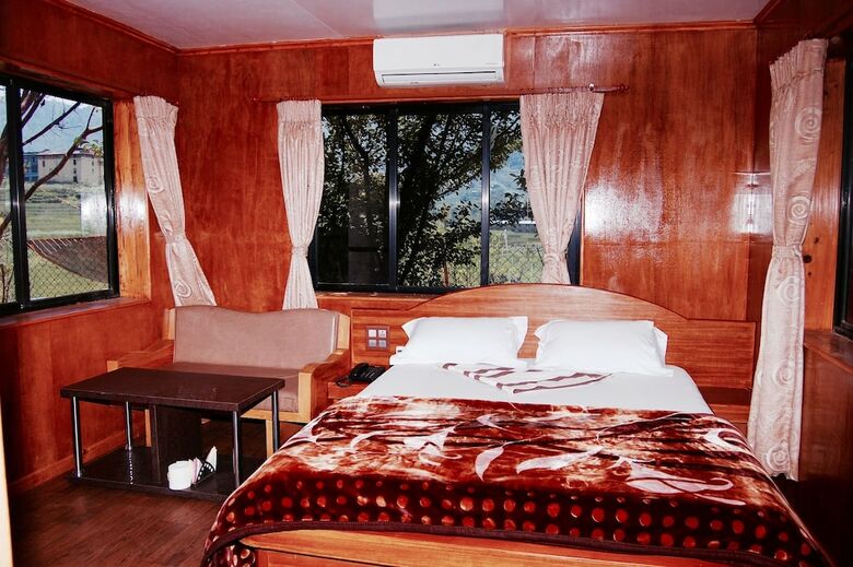 Hotel Araniko Village Resort