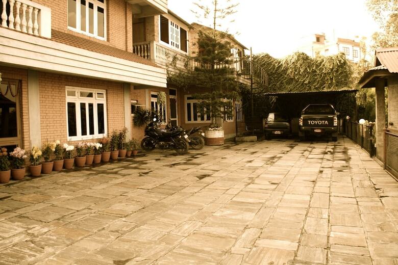 Hotel Araniko Village Resort