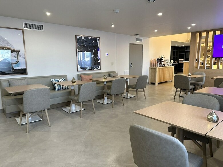 Hotel Comfort Suites At Tucson Mall