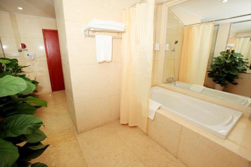 Zhang Jiajie State Guest Hotel