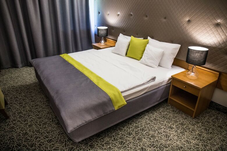 Hotel Dw�r W Tomaszowicach