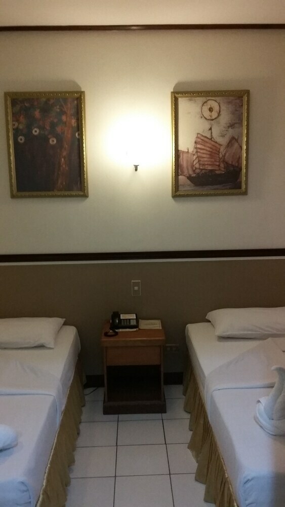 Hotel Dumaguete Royal Suite Inn