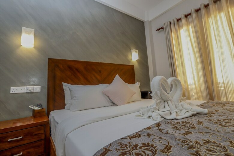 Sapphire Seas Beachfront Hotel
