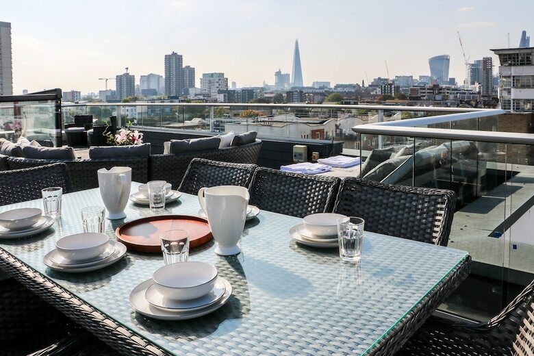 City Courtyard Apartments & Penthouse