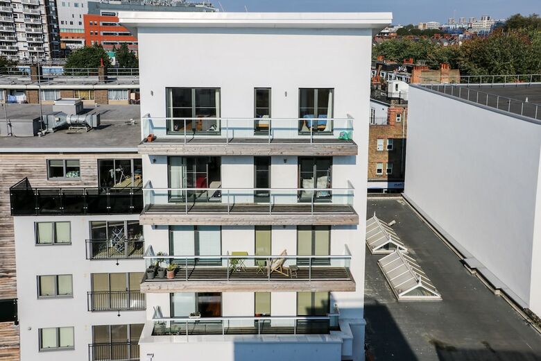 City Courtyard Apartments & Penthouse
