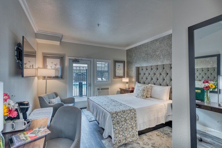 Hotel Geyserville Inn