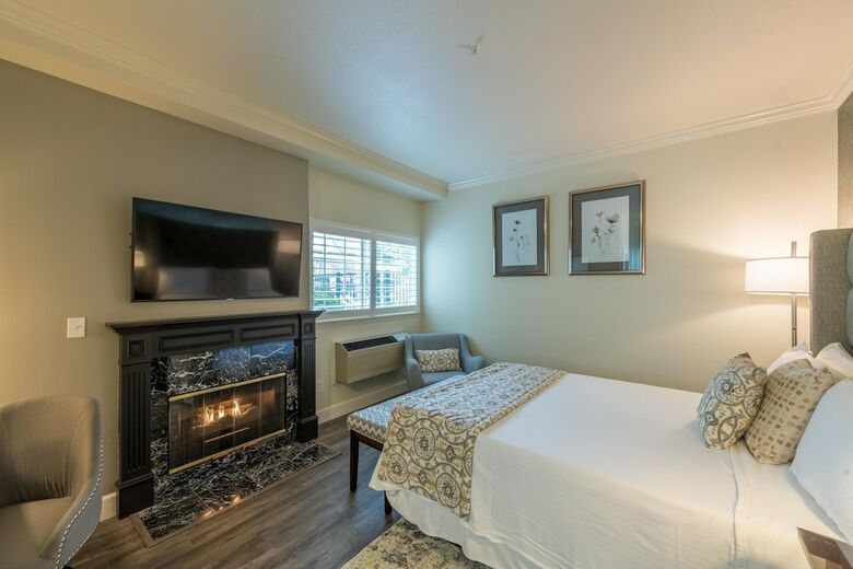 Hotel Geyserville Inn