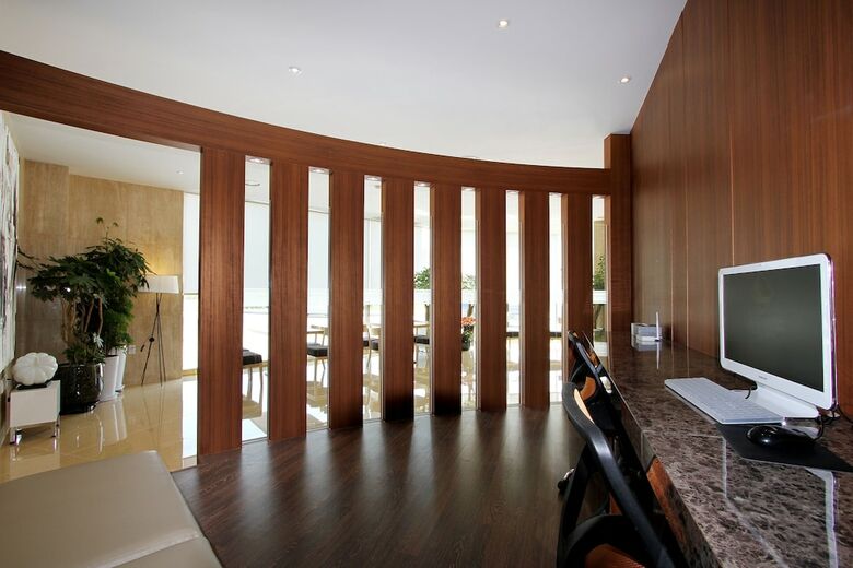 Royal Prime Hotel
